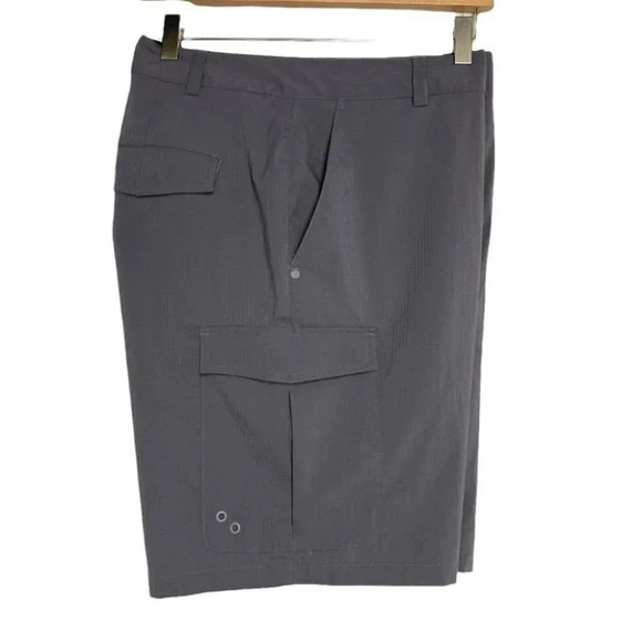 Under Amour 36 gray cargo athletic‎ shorts - Picture 1 of 5
